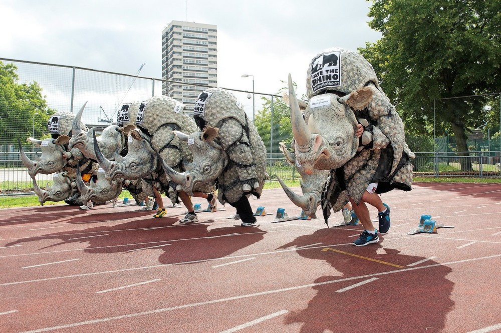 Dressing-up-in-rhino-costumes-for-a-marathon-to-fundraise-for-conservation-internships-and-volunteering