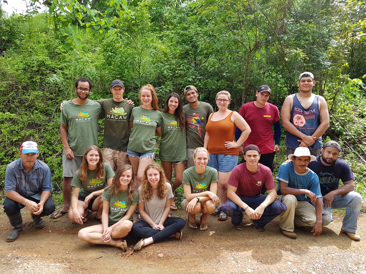 Conservation-volunteers-in-Costa-Rica