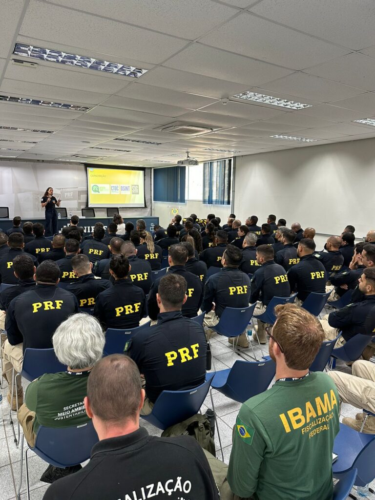 Freeland Brazil training Federal Highway Police (PRF) agents and IBAMA inspectors to strengthen environmental enforcement and combat wildlife trafficking.