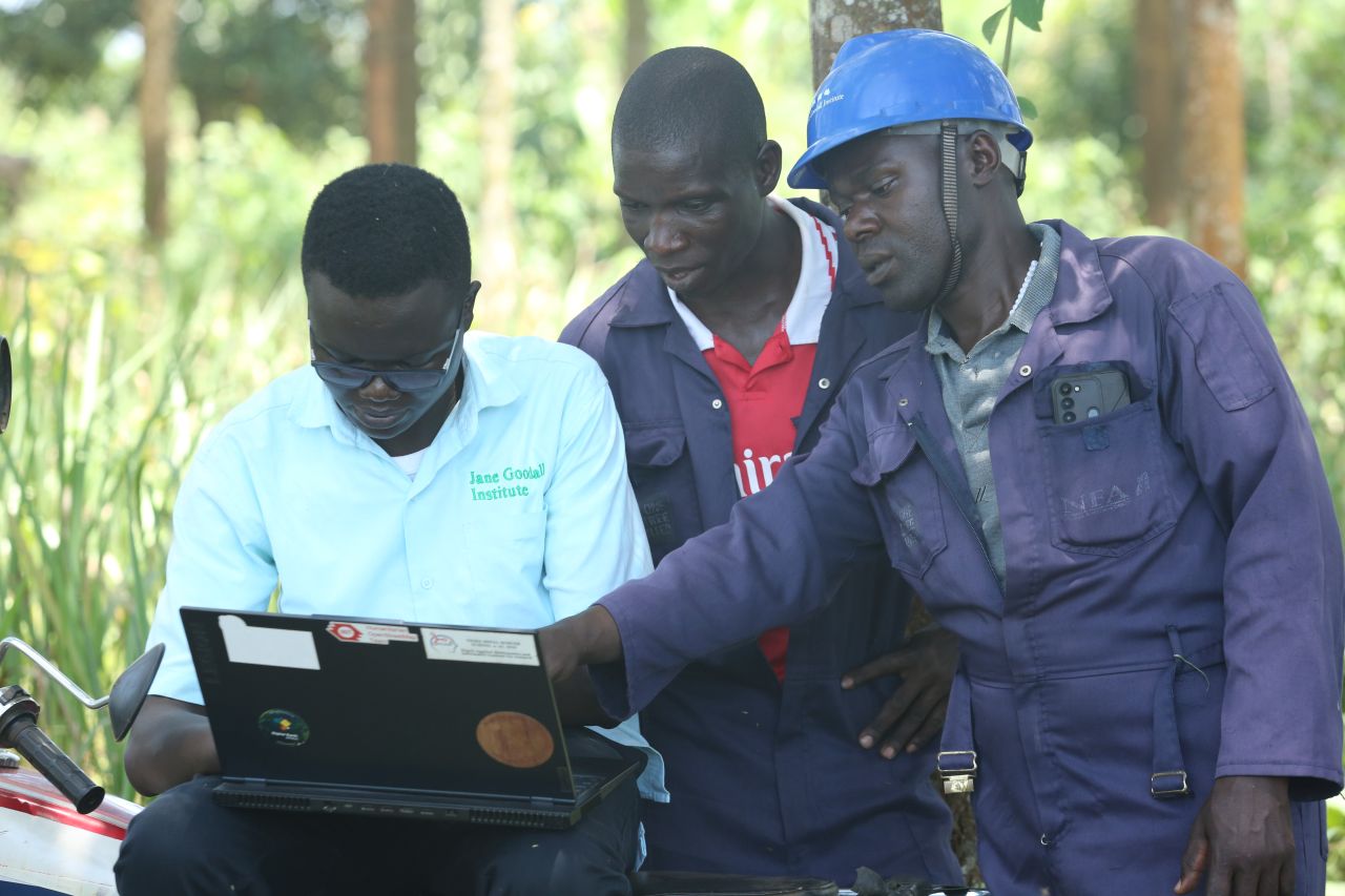Monitoring threats and illegal activities within the highly endemic Albertine rift region of Uganda together with JGI Forest Monitors – Credit: Michael Jurua 